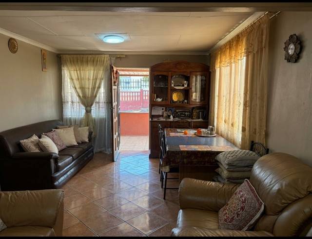 3 BEDROOM HOUSE FOR SALE IN LOTUS GARDENS